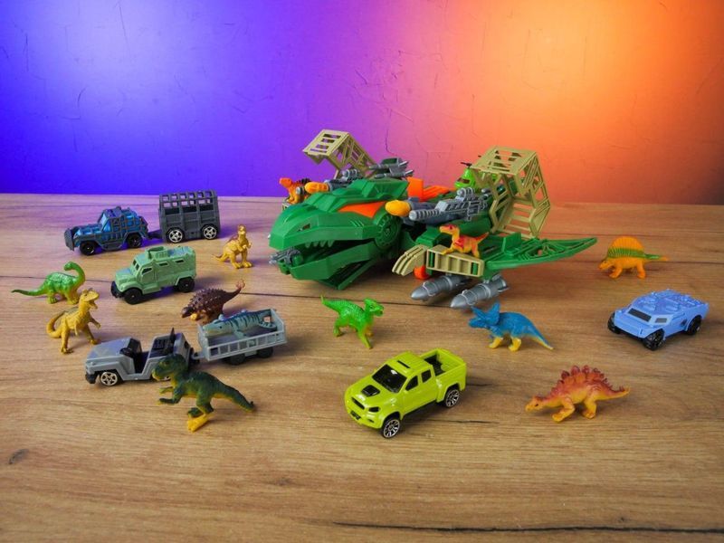 Игровой набор Игрушка Самолет с динозаврами и машинками Механические пушки Зеленый 42286 фото
