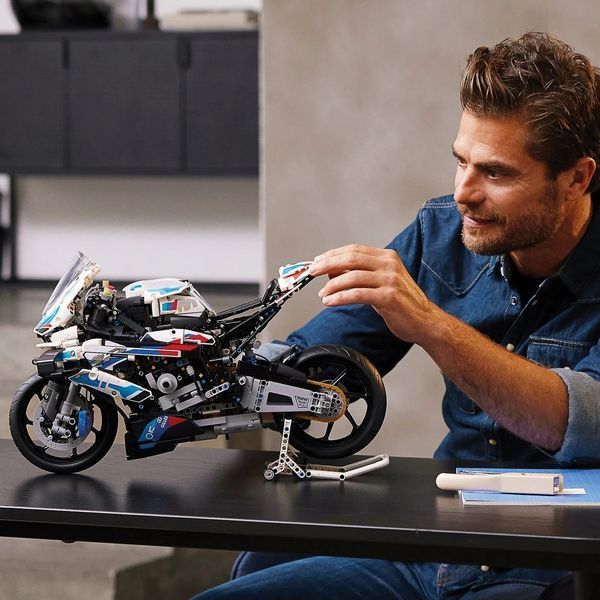 Конструктор Лего мотоцикл BMW M 1000 RR Lego Technic 1920 деталей (42130) 43523 фото